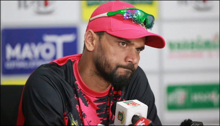 গুঞ্জন উঠেছে, এই বিপিএলেই থামছে মাশরাফি দীর্ঘ ক্যারিয়ার