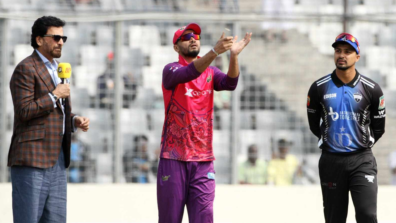 একাদশে তিন চমক নিয়ে ফিল্ডিংয়ে রংপুর 
