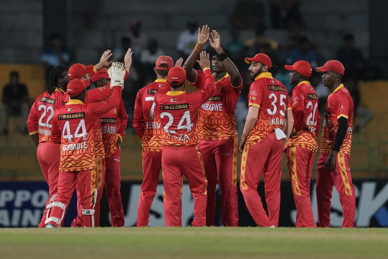 টি-টোয়েন্টি বিশ্বকাপের সুযোগ না পেয়েও আইসিসির  'অ্যাওয়ার্ড’ জিতল জিম্বাবুয়ে 