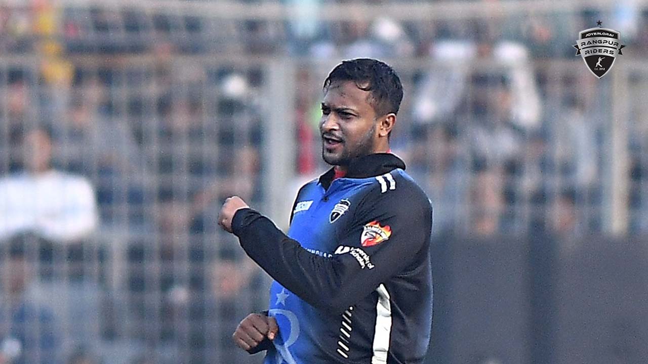 হাইভোল্টেজ ম্যাচ সাকিবকে নিয়ে মাঠে নেমেছে রংপুর, দেখে নিন দু-দলের একাদশ 
