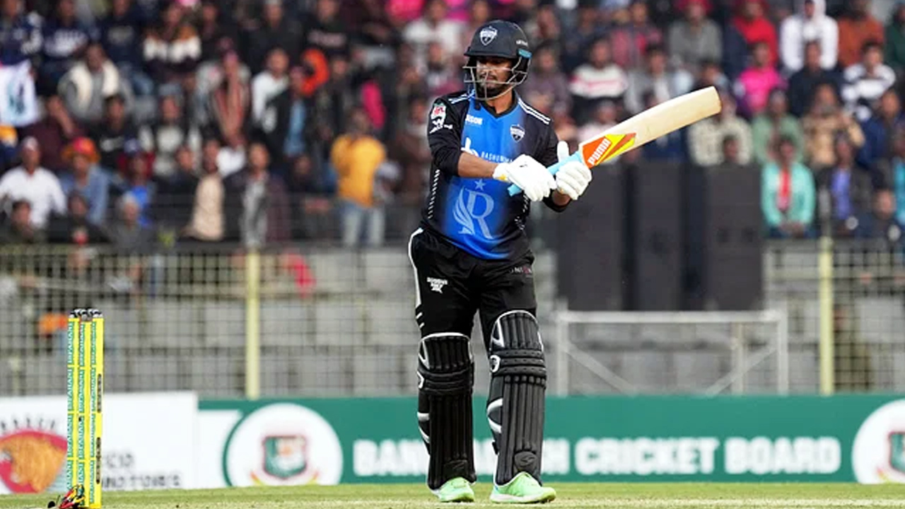 
সাকিবের ব্যাটিং না করার কারণ জানালো রংপুর! 
