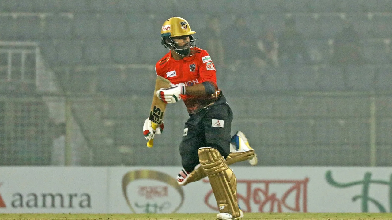 হৃদয়ের ঝড়ে  উড়ে গেলো চিটাগং! 
