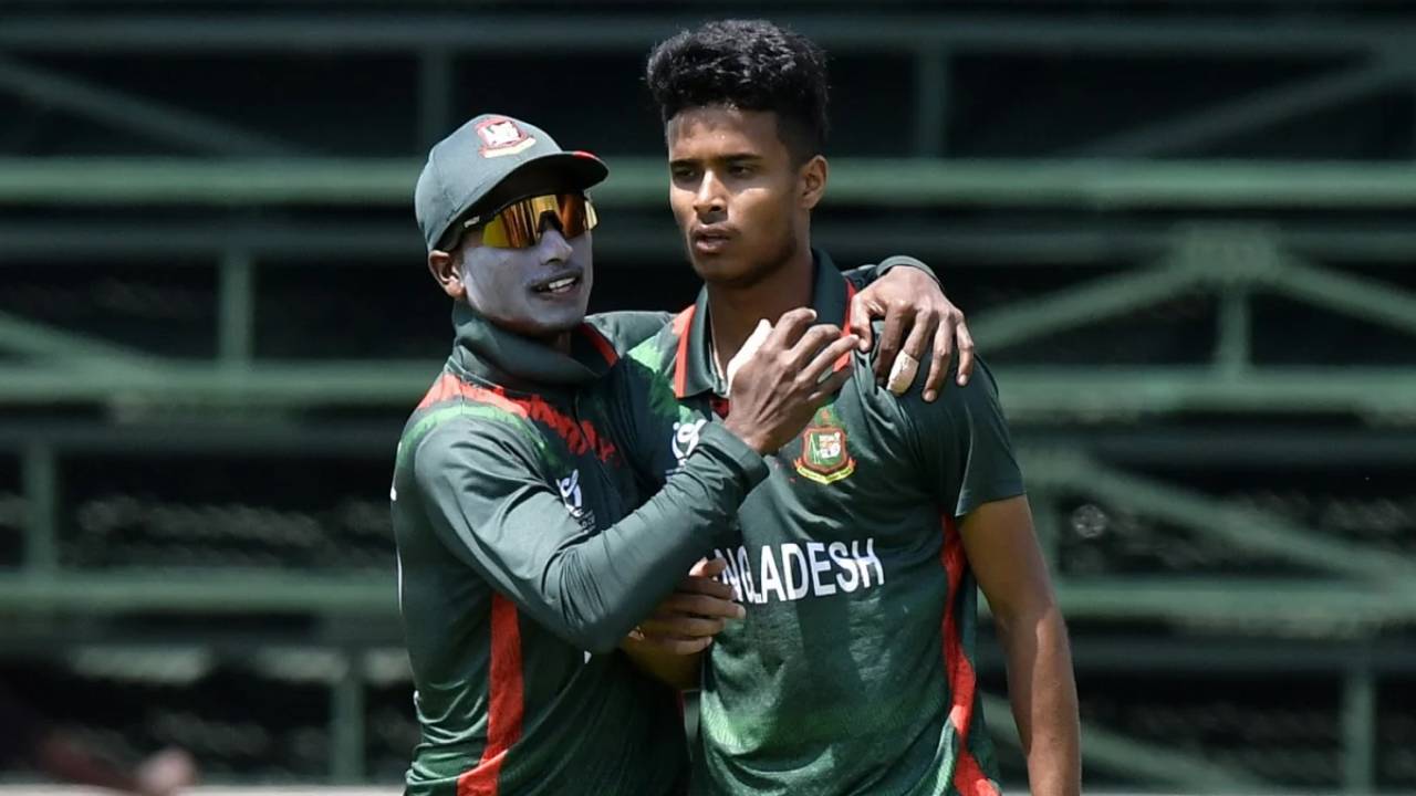 বাংলাদেশের পেসারদের প্রশংসায় করে মুখ খুললেন কিংবদন্তি বিশপ 
