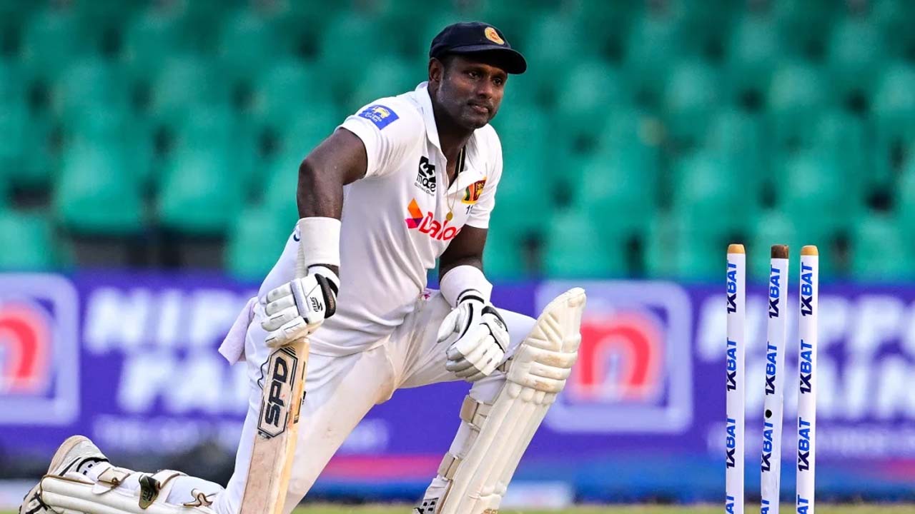 এবার চার মেরে বিতর্কিত আউট হলেন ম্যাথিউস
