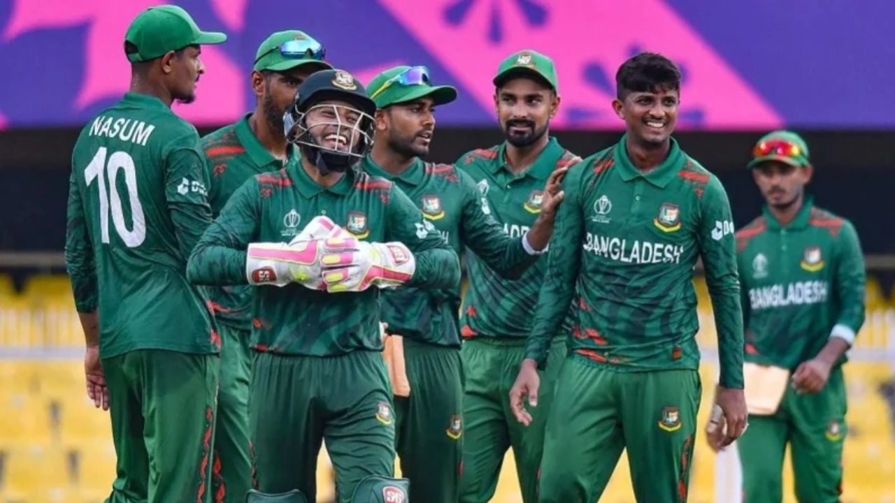 মুশফিক-তামিমদের কোচ হওয়ার দৌড়ে এগিয়ে সাবেক লঙ্কান ক্রিকেটার