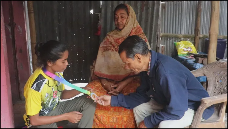 দরিদ্র-ভাঙা ঘর থেকে দেশ সেরা ১৪ বছরের বীথি!