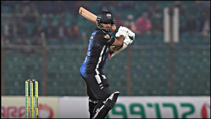 আবারও সাকিবের ঝোড়ো ব্যাটে মরা ম্যাচে বড় স্কোর করলো রংপুর!