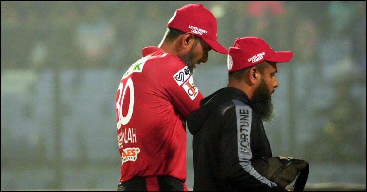 ইনজুরি শঙ্কা নিয়ে মাঠ ছাড়লেন মাহমুদউল্লাহ!