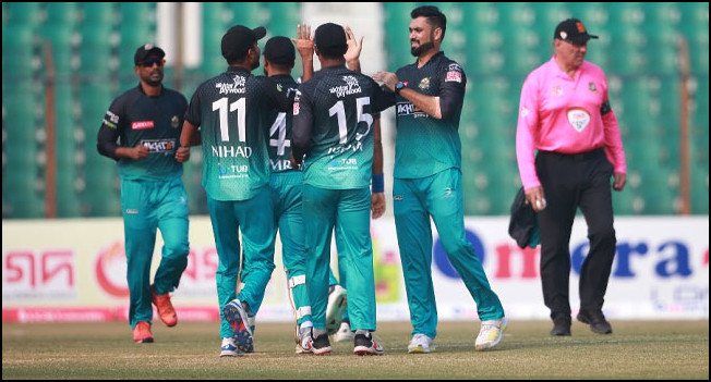 তানজিদের কাছে প্লে অফ হারাল খুলনা!