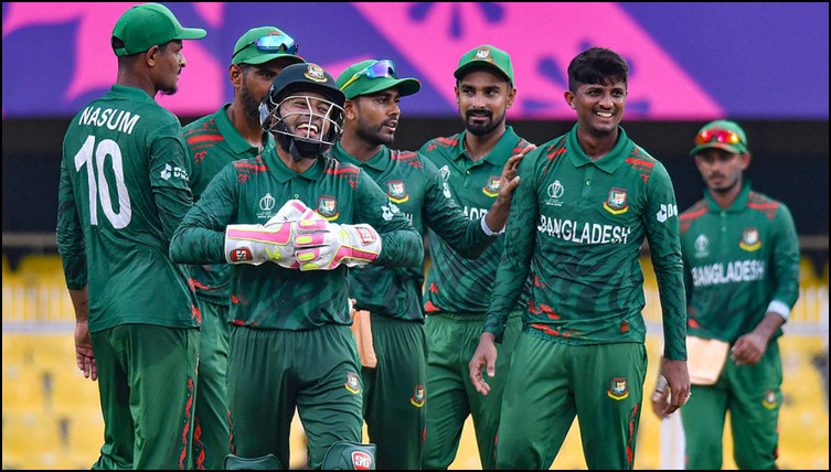 বাংলাদেশের ব্যাটিং ও বোলিং কোচ হওয়ার দৌড়ে এগিয়ে যে ২ জন