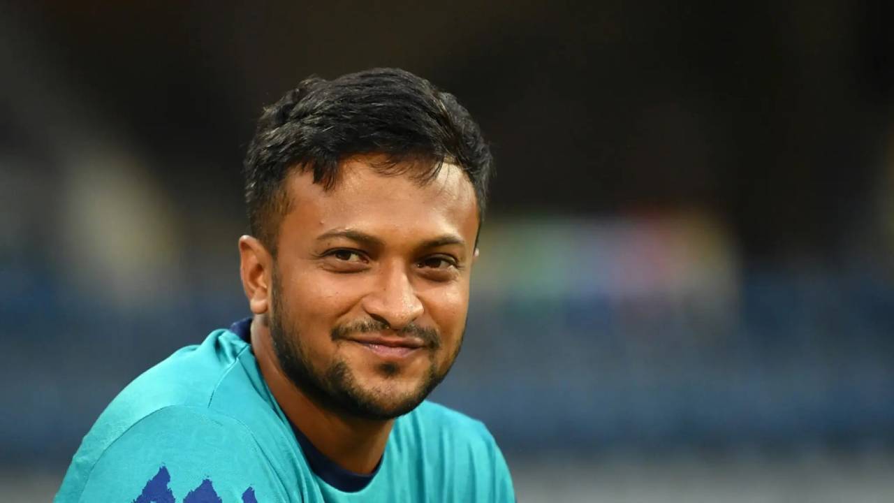 এবার বিপিএলের চলাকালীন দলবদল করলেন সাকিব 