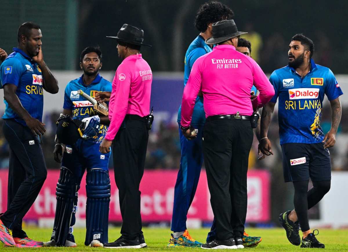 আইসিসির নিষিদ্ধ ক্রিকেটার বাংলাদেশের বিপক্ষে অধিনায়কের দায়িত্বে পালন করবেন যেভাবে!