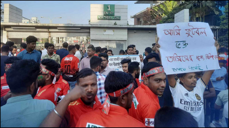 খেলা শুরুর আগেই দর্শকদের ব্যাপক চাপে মিরপুর!