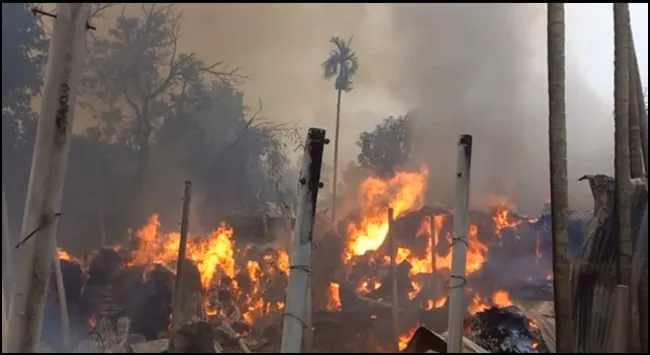 ব্রেকিং নিউজ, নারায়ণগঞ্জে ঝুটের গোডাউনে ভয়াবহ আগুন