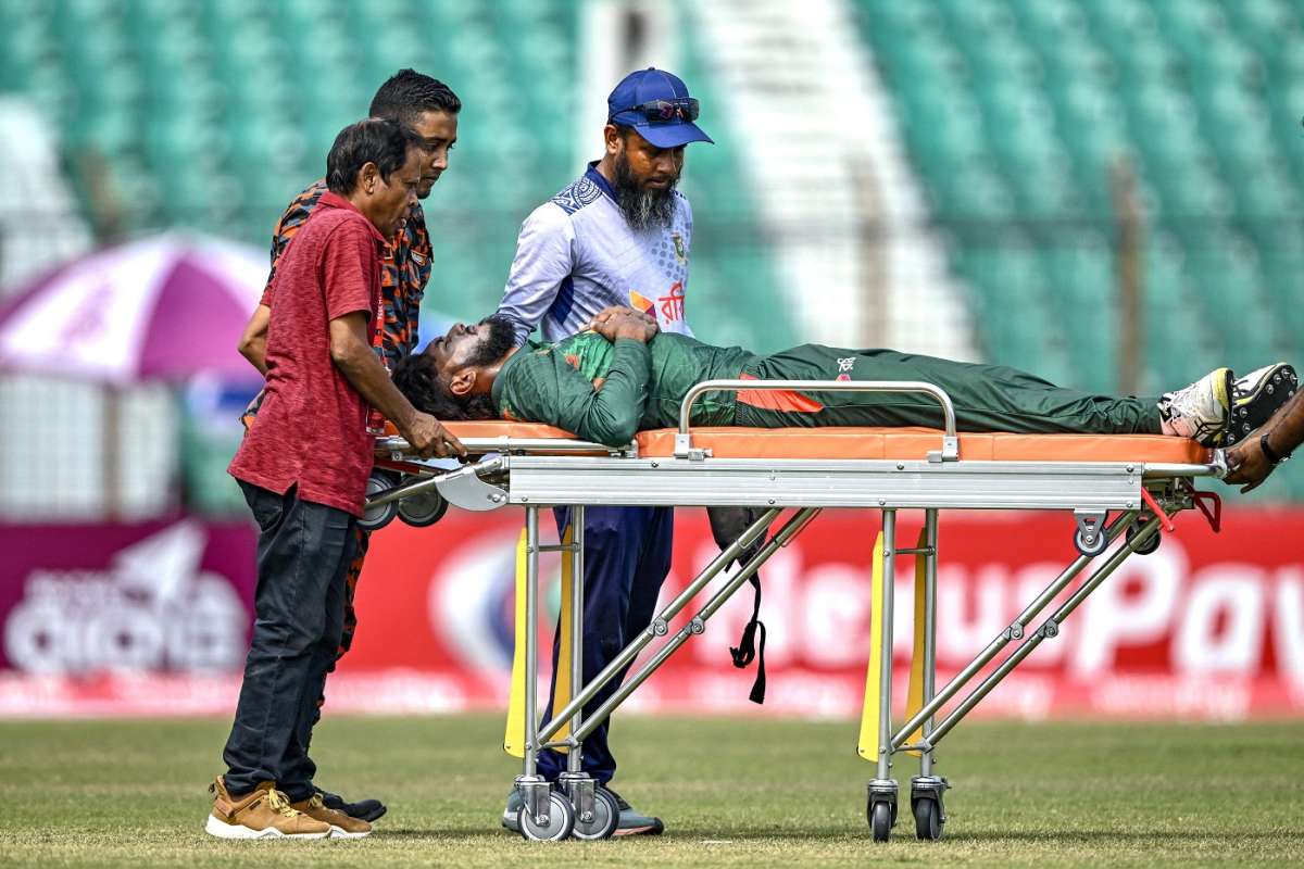 অলিখিত ফাইনালে আম্পায়ার সহ ইঞ্জুরির ছড়াছড়ি, হাসপাতালে জাকির! 