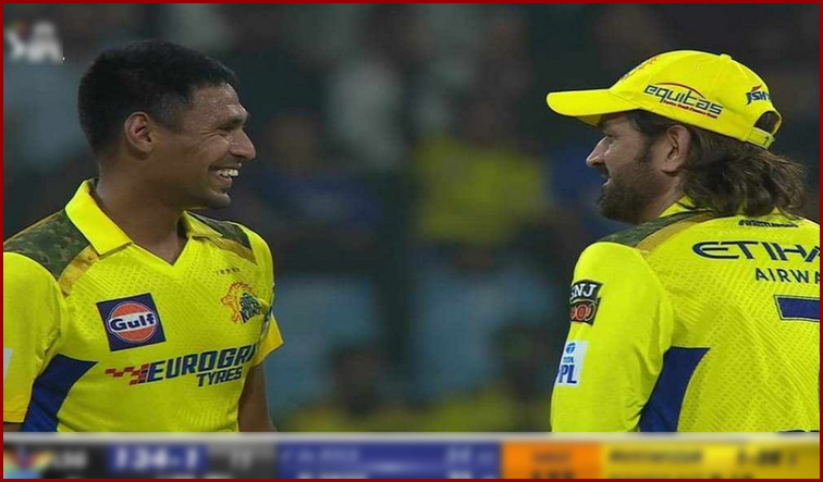 ডি-কককে আউট করার পর হেসে কুটিকুটি হলেন মুস্তাফিজ, ধোনি জানালেন মুস্তাফিজের হাসির কারণ