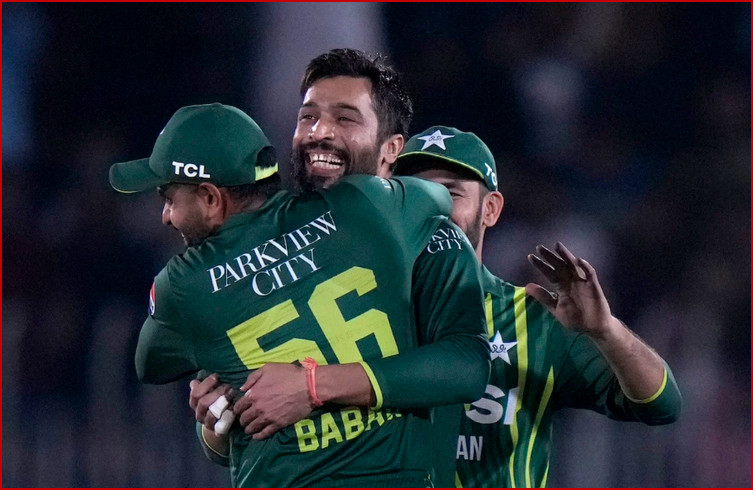 দীর্ঘ ৫ বছর পর দলে ফিরেই জ্বলে উঠলেন আমির, ফেরার ম্যাচে যত উইকেট পেলেন