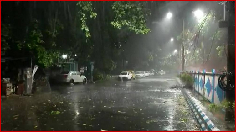 আজ রাতে যেসব এলাকায় হতে পারে ঝড় ও শিলাবৃষ্টি জানালো আবহাওয়া অফিস