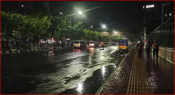 রাত ১ টার মধ্যে যেসব জেলায় ৬০ কি.মি. বেগে ঝোড়ো হাওয়াসহ বৃষ্টি হতে পারে জানাল আবহাওয়া অফিস