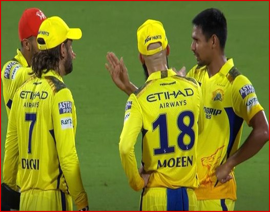 মাঠে ধোনিকে যা বলেছিলেন মুস্তাফিজ