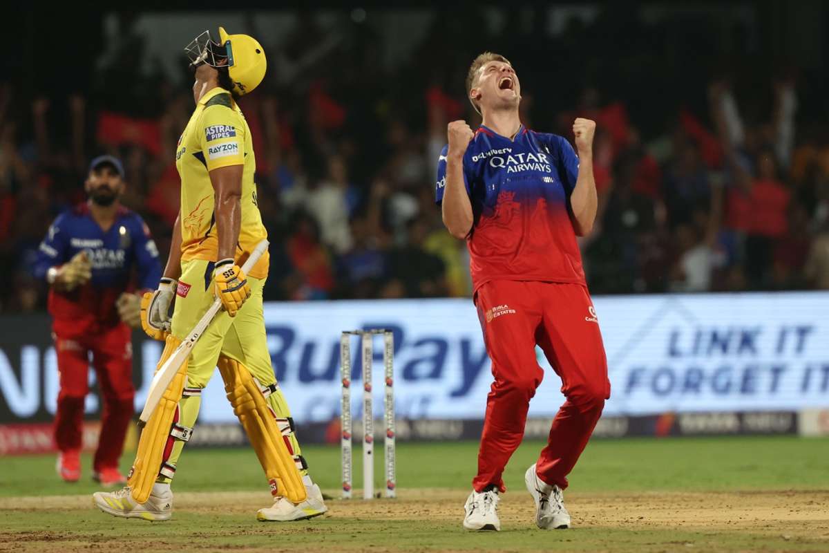 হাইভোল্টেজ ম্যাচে শেষ বলে নির্ধারণ হল ফলাফল 