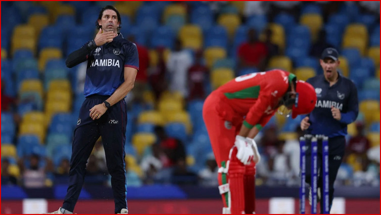 বিশ্বকাপের প্রথম সুপার ওভারের ম্যাচে লজ্জার বিশ্বরেকর্ড