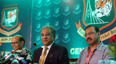 ব্রেকিং নিউজঃ অস্ট্রেলিয়া সফরের জন্য নতুন প্রধান কোচের নাম ঘোষণা করলো বিসিবি
