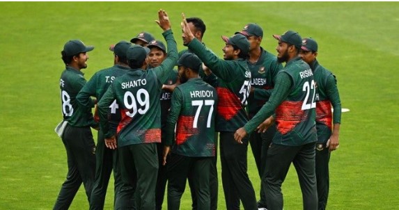 ওয়ানডে ক্রিকেটে ৪০৩ রান করে বিশ্বরেকর্ড করলো বাংলাদেশ
