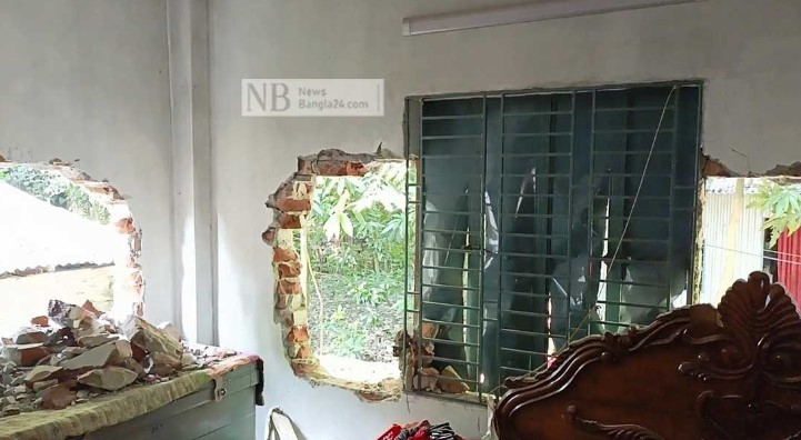 মাশরাফীর বাড়িতে লুটপাট, পালিয়ে গেলেন বাড়ি থেকে