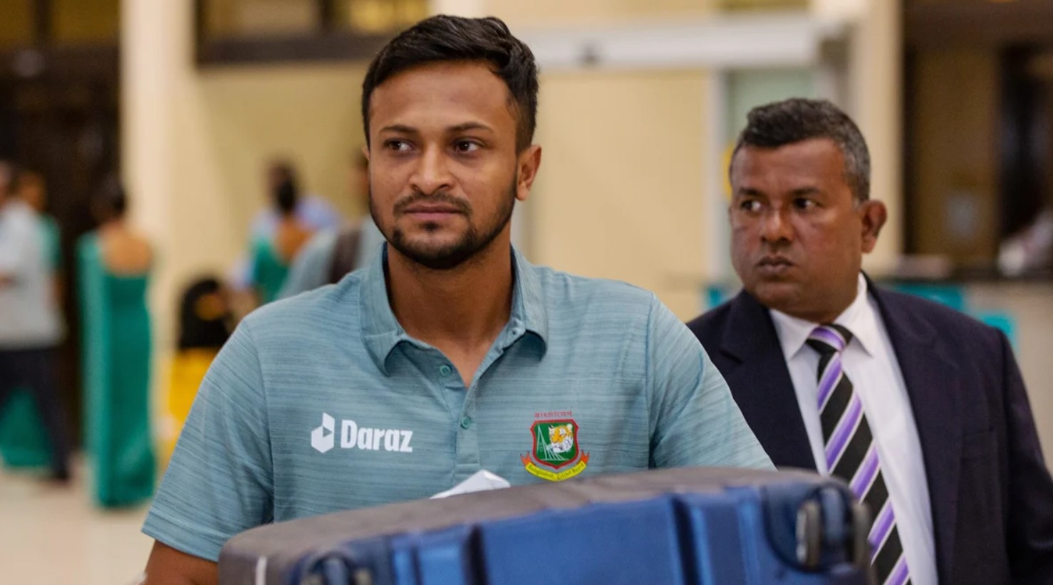 সাকিব সরাসরি বাংলাদেশে না এসে পাকিস্তানে যাওয়ার আসল কারণ জানা গেল
