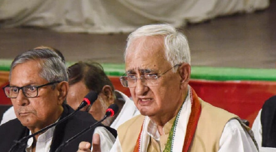 শেখ হাসিনাকে ভারতে আশ্রয় ও অন্তর্বর্তী সরকার নিয়ে যা বললেন কংগ্রেস নেতা শশী থারুর
