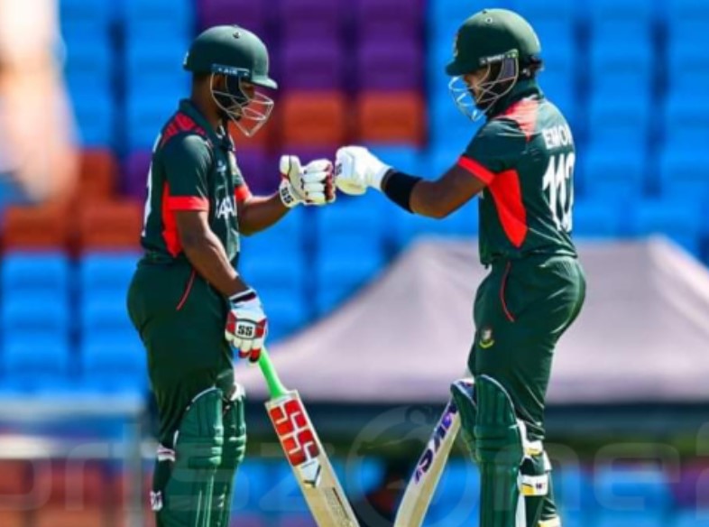 ছক্কা মেরে বল রাস্তায় পাঠিয়ে দিয়ে বিশ্বরেকর্ড করলো বাংলাদেশ
