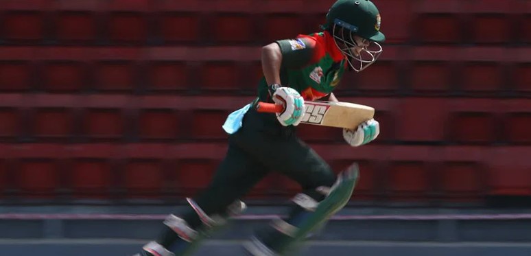 ফাইনালে টানা উইকেট হারিয়ে ব্যাকফুটে বাংলাদেশ; দেখেনিন সর্বশেষ স্কোর
