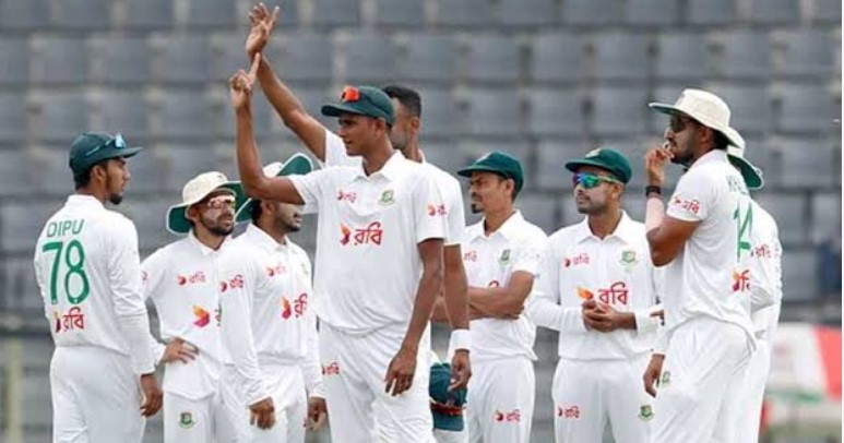 চরম উত্তেজনায় বাংলাদেশ-পাকিস্তানের ১ম টেস্ট ম্যাচ, দেখে নিন সর্বশেষ স্কোর