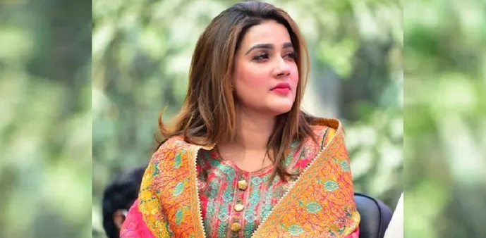 মানবিক এই দুর্যোগে বন্যার্তদের নিয়ে ফেসবুকে অসাধারণ স্ট্যাটাস দিলেন : চিত্র নায়িকা মাহি
