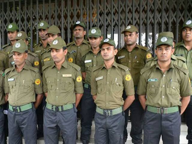 আনাসারদের দাবির মুখে যে সিদ্ধান্ত নিলো সরকার