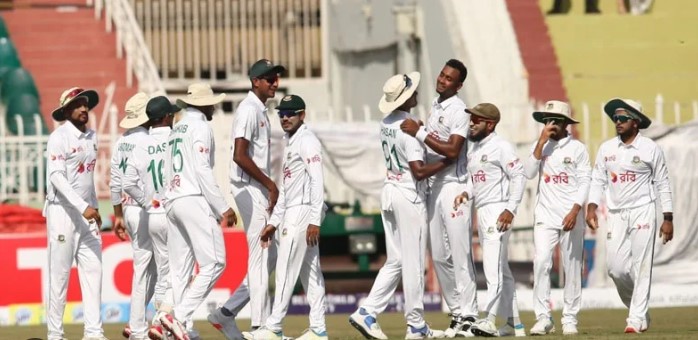 রাওয়ালপিন্ডি ২য় টেস্ট ম্যাচঃ একাদশে নতুন চমক নিয়ে মাঠে নেমেছে বাংলাদেশ, দেখেনিন একাদশ
