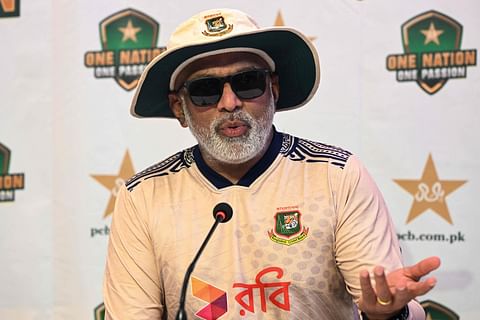 হাথুরু সিংহের বিদায়ে বাধা হয়ে আছেন একজন পরিচালক, জানা গেল নাম