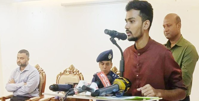 সাংবাদিকদের প্রতি ক্রীড়া উপদেষ্টা আসিফের দুই অনুরোধ
