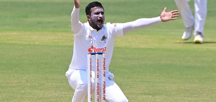 সাকিবের আগুন ঝড়া বোলিংয়ে পাত্তাই পেলনা সমারসেট, দেখেনিন যত উইকেট পেল সাকিব
