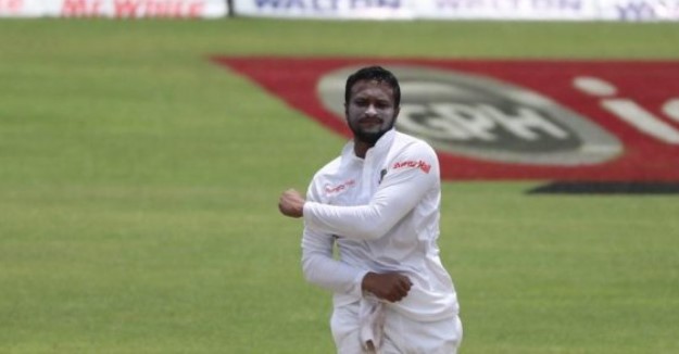 টান টান উত্তেজনায় শেষ হলো সাকিবের দলের ১ম দিনের খেলা, দেখেনিন ফলাফল
