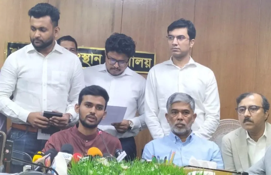নতুন কমিটি গঠন করলেন : উপদেষ্টা আসিফ আসিফ মাহমুদ
