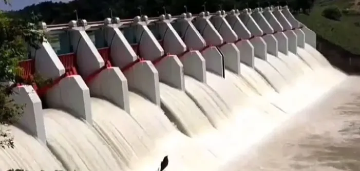বিপদসীমায় হ্রদের পানি, আবার খুলে দেয়া হলো কাপ্তাই বাঁধের জলকপাট

