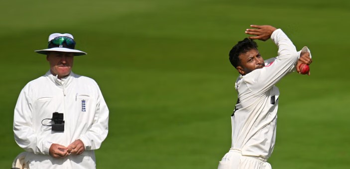 ক্রিকেট ইতিহাসের যে মাইলফলকের সামনে সাকিব
