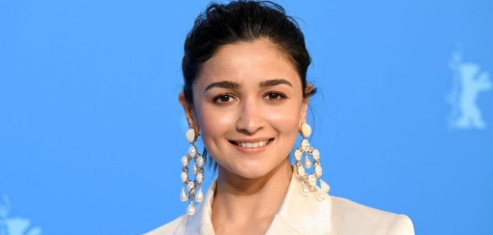 বদলে গেল আলিয়া ভাটের নাম; চারিদেকে উঠলো আলোচনা ঝড়
