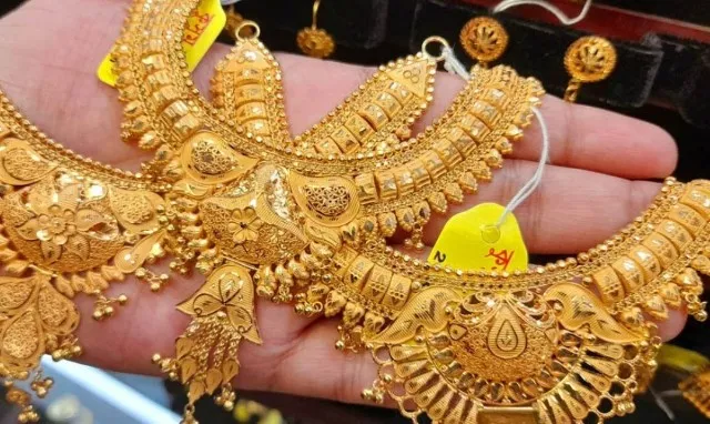 আজ ১৮/০৯/২০২৪ তারিখ, দেখেনিন আজকে বাংলাদেশে ২২ ক্যারেট সোনা ও ২১ ক্যারেট রুপার দাম
