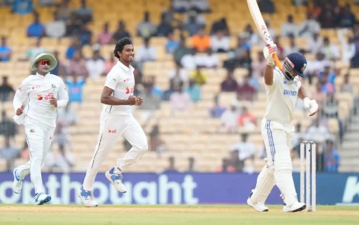 পাল্টা জবাব দিচ্ছে ভারত, দেখেনিন রান স্কোর
