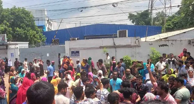 যে কারণে এখনো থামছে না পোশাক খাতের অ-স-ন্তো-ষ