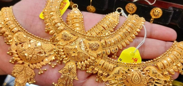 একদিন বাড়ার পর আবার ভরি প্রতি ডাবল বাড়লো সোনার দাম

