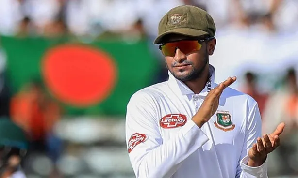 সাকিবের হঠাৎ অবসরে সোসাল মিডিয়ায় উঠলো আলোচনার ঝড়
